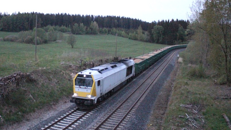Güterzüge Teil 1:  Umleiterverkehr durch Münchberg - Sandzug 95335 mit Maxima 30CC 263 005-1 bei Pulschnitzberg - Foto: Jürgen Seidel, Münchberg