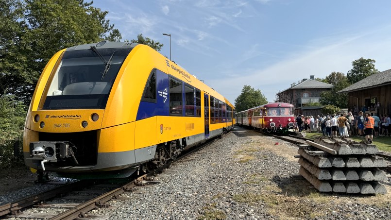 125-jähriges Jubiläum der Bahnstrecke im Städtedreieck: Bahnhofsfest Burglengenfeld - Sonderzüge - Foto: Volker Seidel, Münchberg