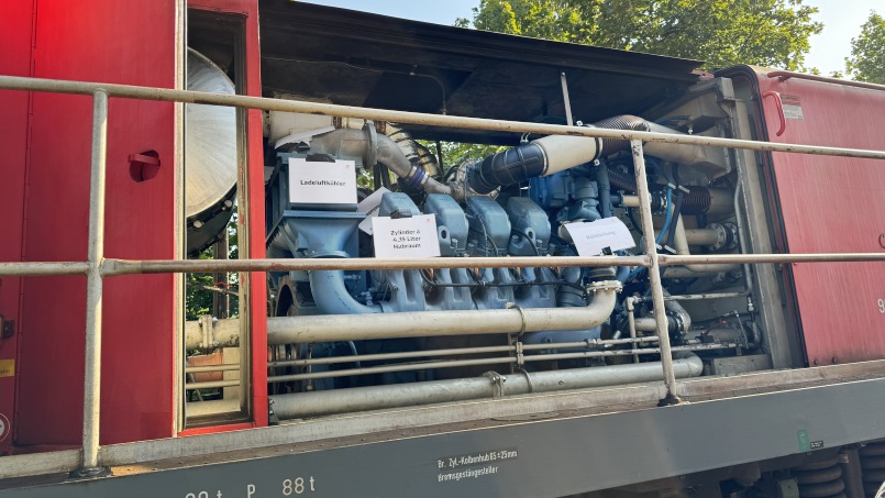 125-jähriges Jubiläum der Bahnstrecke im Städtedreieck: Bahnhofsfest Burglengenfeld - Fahrzeugausstellung 294 580-6 - Foto: Volker Seidel, Münchberg