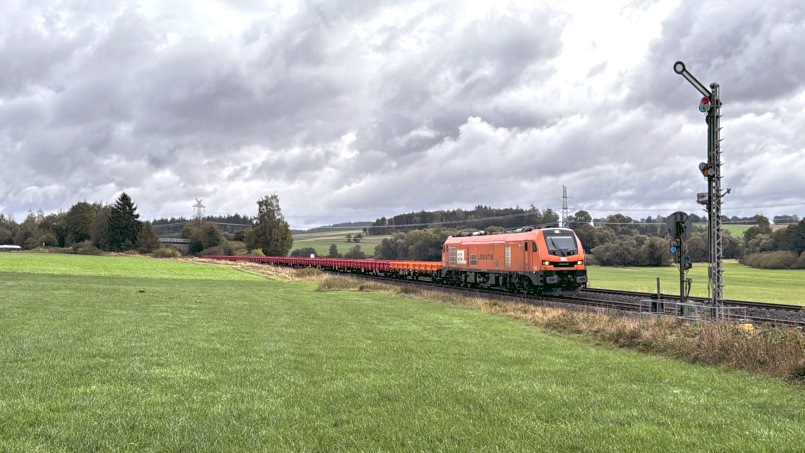 Reger Verkehr auf der Ludwig-Süd-Nord-Bahn - BBL EURO 9000 (2019 312-8) bei Münchberg Eisteich - Foto: Volker Seidel, Münchberg