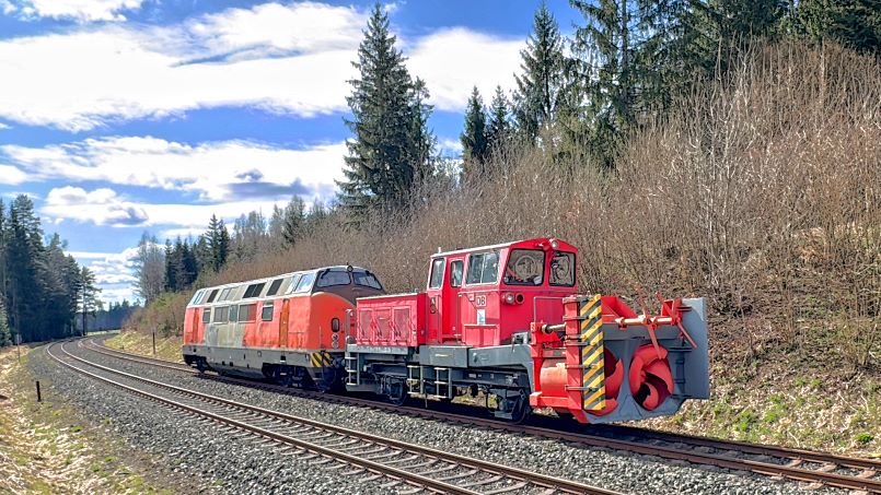 Hofer Schleuder auf dem Weg nach Meiningen - Schneeschleuder D-DBMP 99 80 95-90 196-8 bei Pulschnitzberg - Foto: Volker Seidel, Münchberg