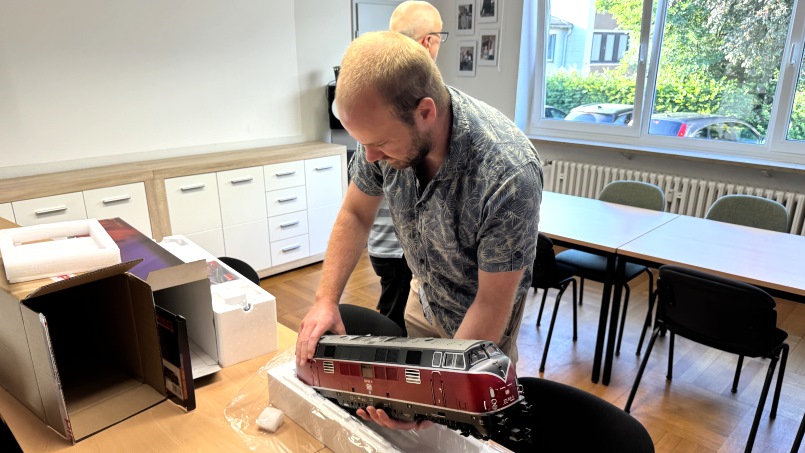 Freitags im Clubheim... Piko 221 ist eingetroffen - Foto: Volker Seidel, Münchberg
