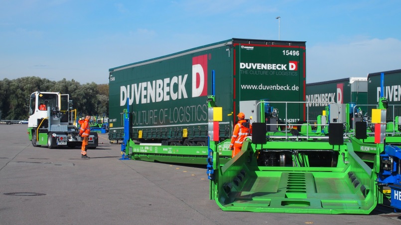 8. November 2024: 76. MEC 01 Medienabend - Der kombinierte Verkehr Straße-Schiene - CargoBeamer, Modalohr, Flexiwaggon, Helrom Trailer Rail und NIKRASA-System - Foto: Hannes Holz-Koberg