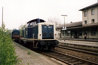 211 030-2 mit Übergabe in Münchberg