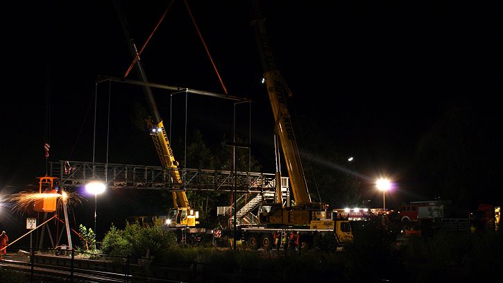 Wahrzeichen am Ende: Münchberger Luftbrücke abgebaut - der letzte Teil wird verladen - Foto: Berthold Flessa, Münchberg