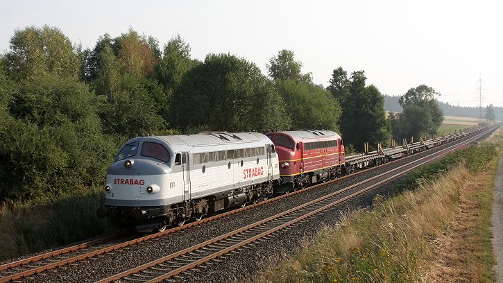 NoHABs 1147 (92 80 1227 007-2 D-BRS [STRABAG]) und 1149 (92 80 1227 008-0 D-AMR [Altmark-Rail]) mit DBV 92987 bei Münchberg - Foto: Volker Seidel, Münchberg