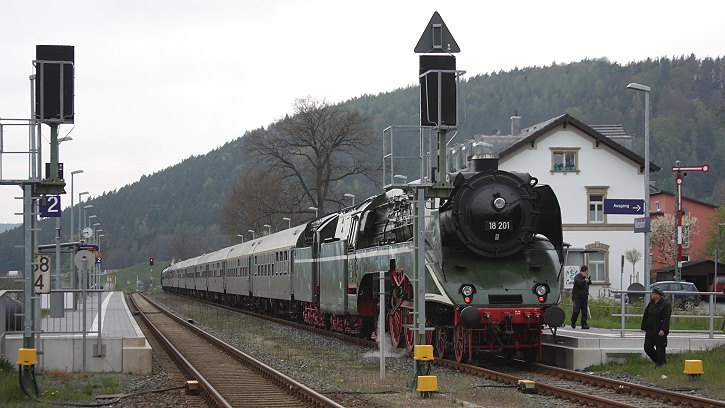 18 201 die schnellste betriebsfähige Dampflok der Welt - Harsdorf - Foto: Volker Seidel, Münchberg
