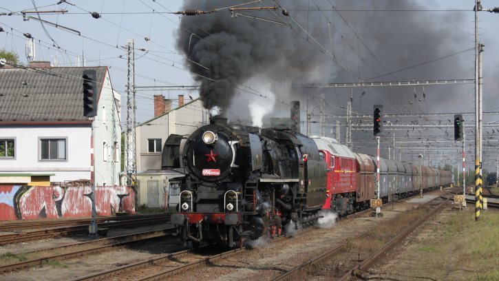 Nationale Bahntag für Tschechien - Stokr 556.0506 und Sergej T679.1600 mit Kohlenzug in Cheb - Foto: Volker Seidel, Münchberg
