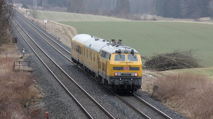 Schienenprüfzug mit 218 477-8 - bei Münchberg Eisteich - Foto: Volker Seidel, Münchberg