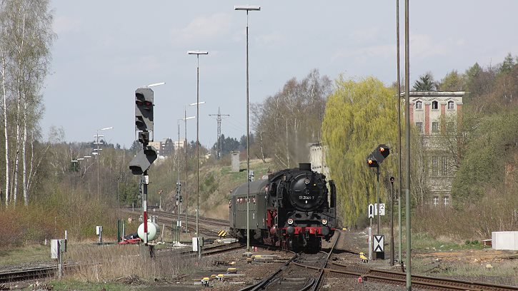 01 066 mit dem Dampfsonderzug Saxonia - 01 2066-7 Einfahrt Oberkotzau - Foto: Volker Seidel, Münchberg