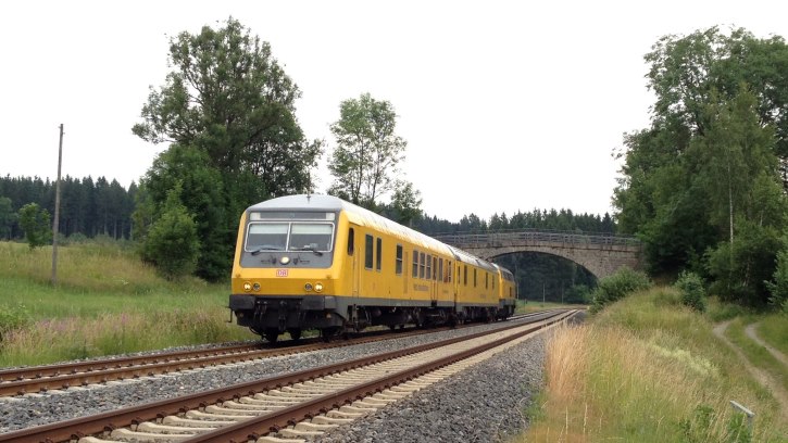Messzug mit 218 477-8 - NbZ 94318 in Richtung Lichtenfels - Foto: Ben Gollwitzer, Münchberg