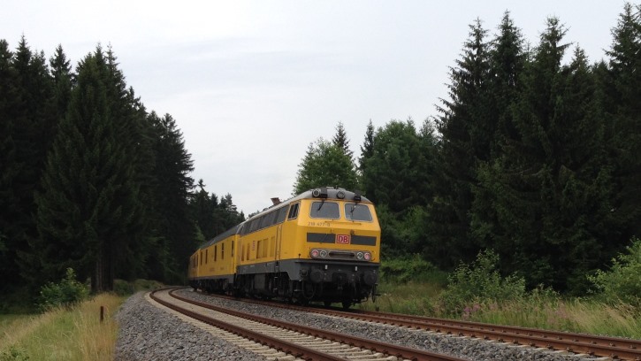 Messzug mit 218 477-8 - NbZ 94318 am km 98,0 - Foto: Ben Gollwitzer, Münchberg