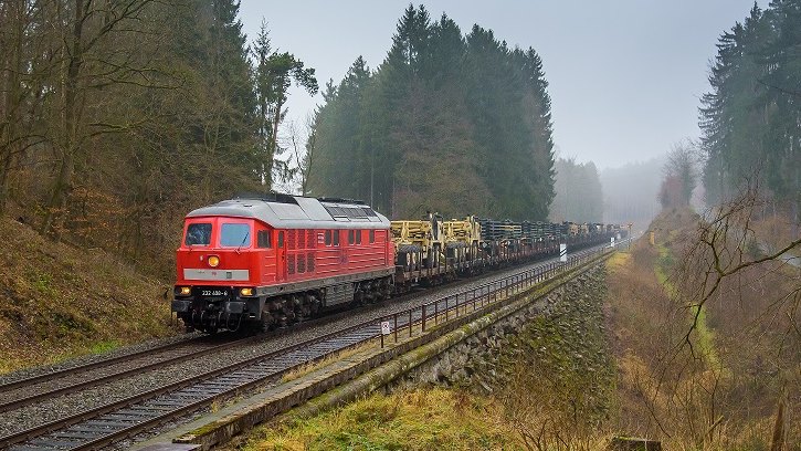 Immer wieder Militärzüge - 232 498-6 mit dem M 43484 auf der Schiefen Ebene  - Foto: Florian Fraaß, Bad Berneck