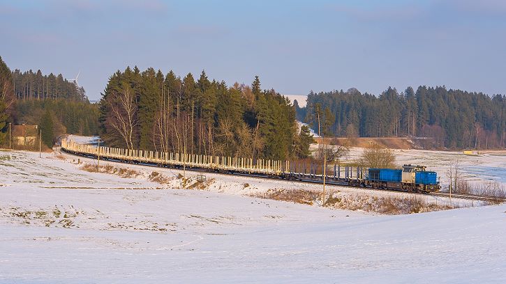 Interessante Lokomotiven unterwegs - SETG Holzzug bei Pulschnitzberg am 18.02.2018 - Foto: Florian Fraaß, Bad Berneck