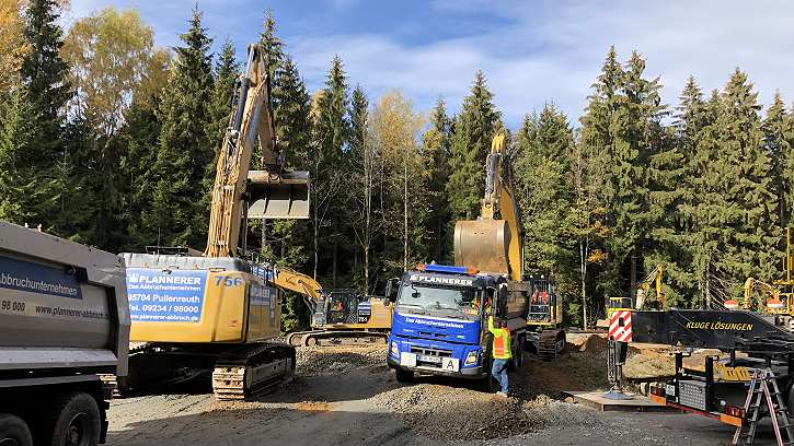 Durchlass XLII an der Ostausfahrt von Stammbach - Abbrucharbeiten haben begonnen - Foto: Volker Seidel, Münchberg