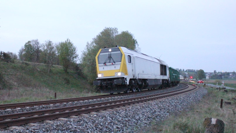 Güterzüge Teil 1:  Umleiterverkehr durch Münchberg - Sandzug 95335 mit Maxima 30CC 263 005-1 bei Poppenreuth - Foto: Jürgen Seidel, Münchberg