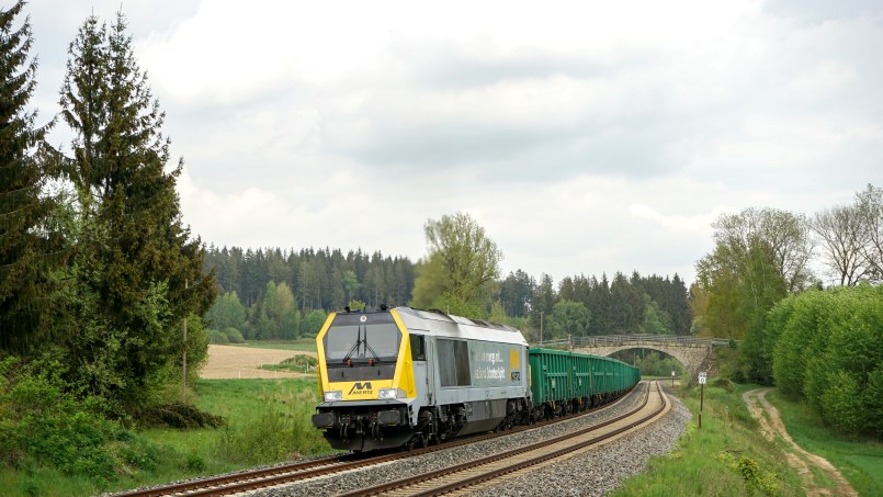 Güterzüge Teil 2:  Umleiterverkehr durch Münchberg - SBW-Sandzug mit 264 013 bei Pulschnitzberg - Foto: Max Köhler, Jägersruh