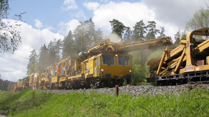 Bahnbau bei Seulbitz Nr. 2 - Bettungsreinigungsmaschine RM 801-2 SIM + RM 801-2 AHM - Foto: Volker Seidel, Münchberg