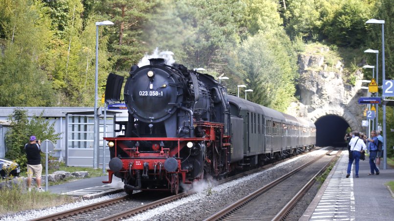 Wanderzüge mit 23 058 - Velden bei Hersbruck - Foto: Benjamin Drescher
