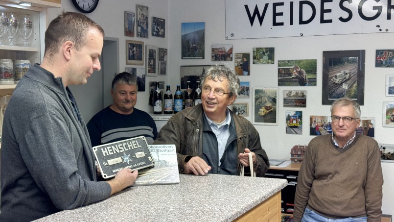 Gäste im Clubheim: Der Modellbahnclub Glauchau - Dankesworte - Foto: Volker Seidel, Münchberg
