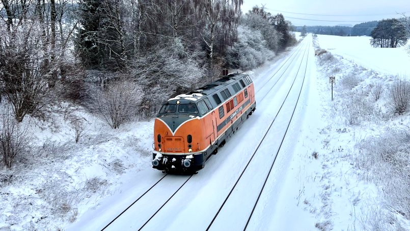 Spurlok: 221 135-7 "Schwatte Liebe" - M&uuml;nchberg Eisteich - Foto: J&uuml;rgen Seidel, M&uuml;nchberg