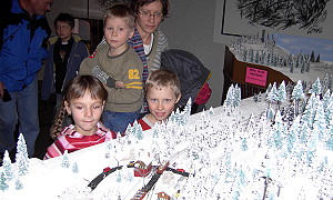 Leuchtende Kinderaugen an der MEC 01 Spur N-Anlage Winteranlage - Foto: Volker Seidel, Münchberg