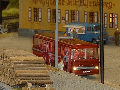 Bahnhofsvorplatz; Setra Bus - Foto: Volker Seidel